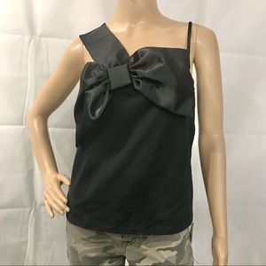 Black bow tank